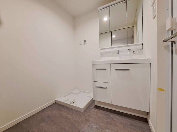 その他 十分な広さの脱衣所。