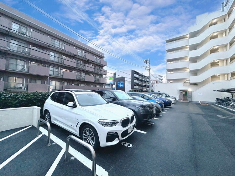 その他 駐車スペースが嬉しいですね。※空き状況は都度ご確認下さい。