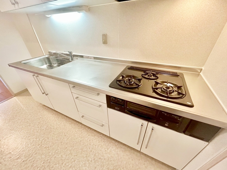 その他 使いやすくスタイリッシュなキッチン空間になっております。