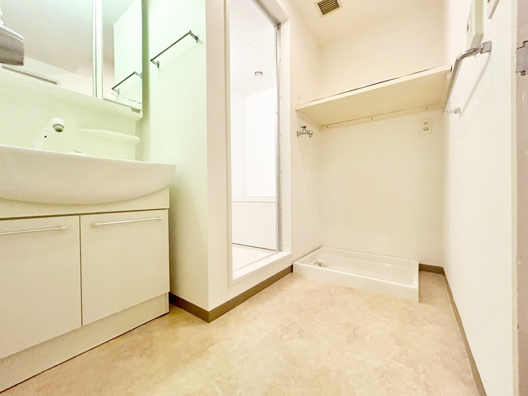 その他 十分な広さの脱衣所。