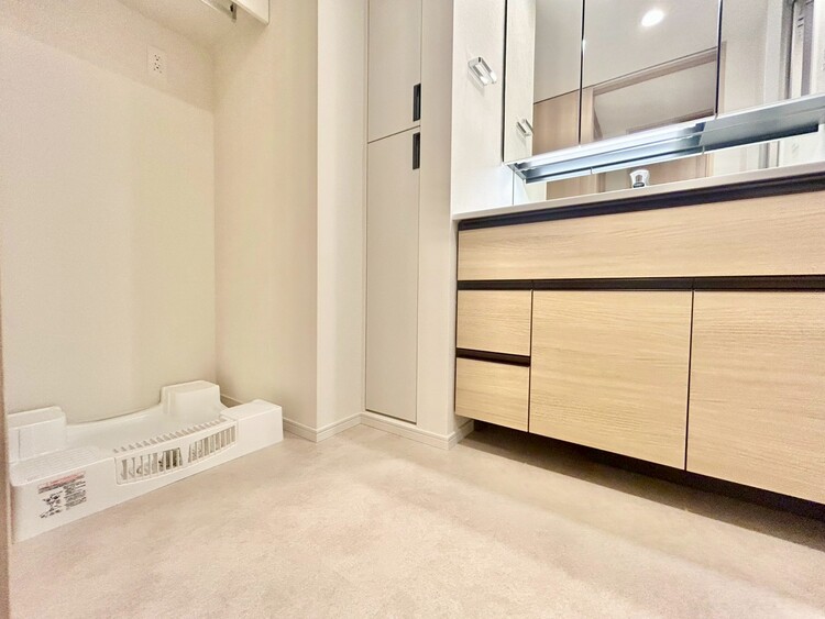 その他 十分な広さの脱衣所。