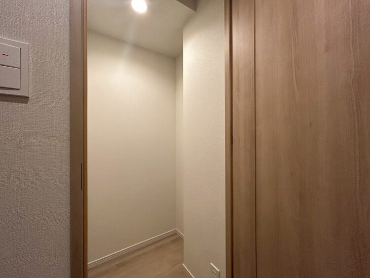 その他 収納スペースが付いていて、お部屋を広く使っていただけます。