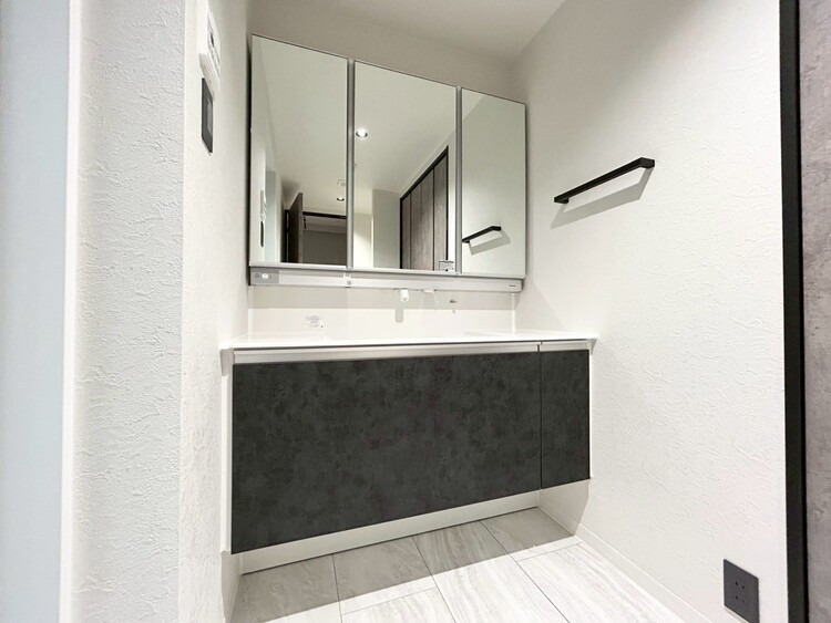 その他 清潔感を感じられる洗面化粧台。