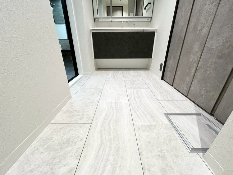 その他 十分な広さの脱衣所。