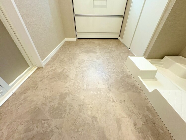 その他 十分な広さの脱衣所。