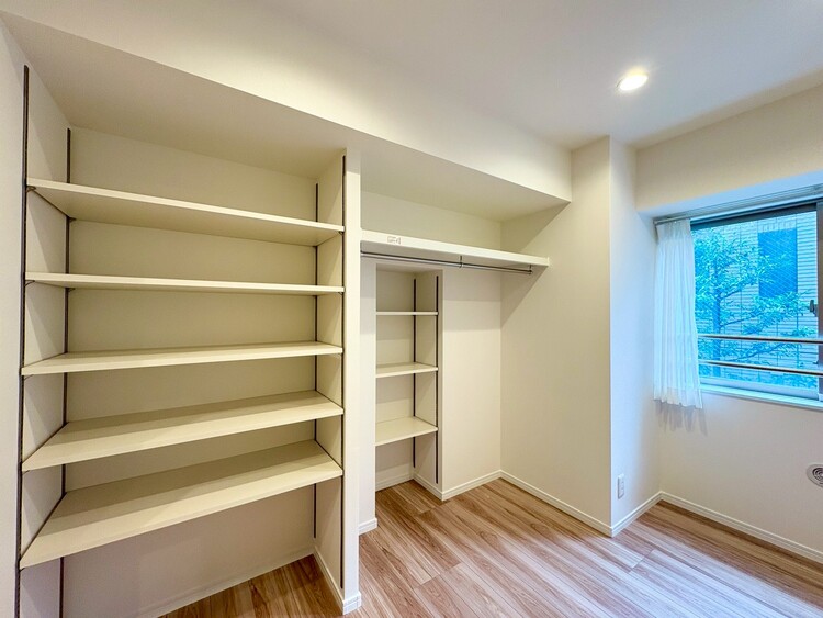 その他 収納スペースが付いていて、お部屋を広く使っていただけます。