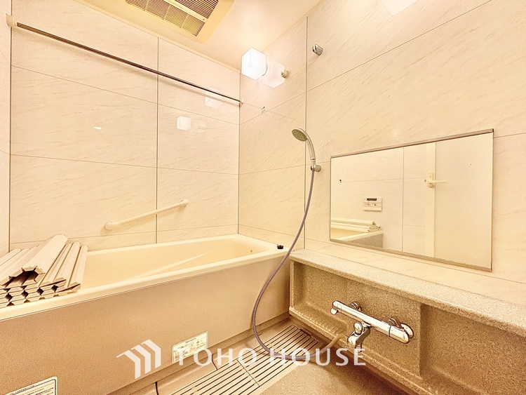 風呂 ◆浴室◆の温もりを感じ、ふわりと寄り添う太陽の妖精たちが自然と僕達を微睡ませる。うとうとしたい訳ではないがそんな時間が嫌いじゃない自分がここにいる。