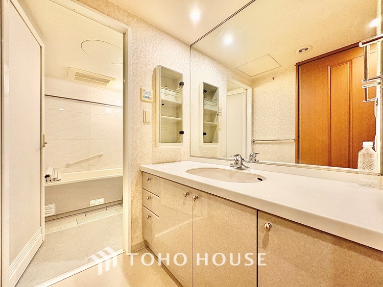 洗面 ◆洗面◆清潔感のある水回り。白で統一されたスタイリッシュな空間。毎日使う場所だから究極にシンプルにこだわりました。