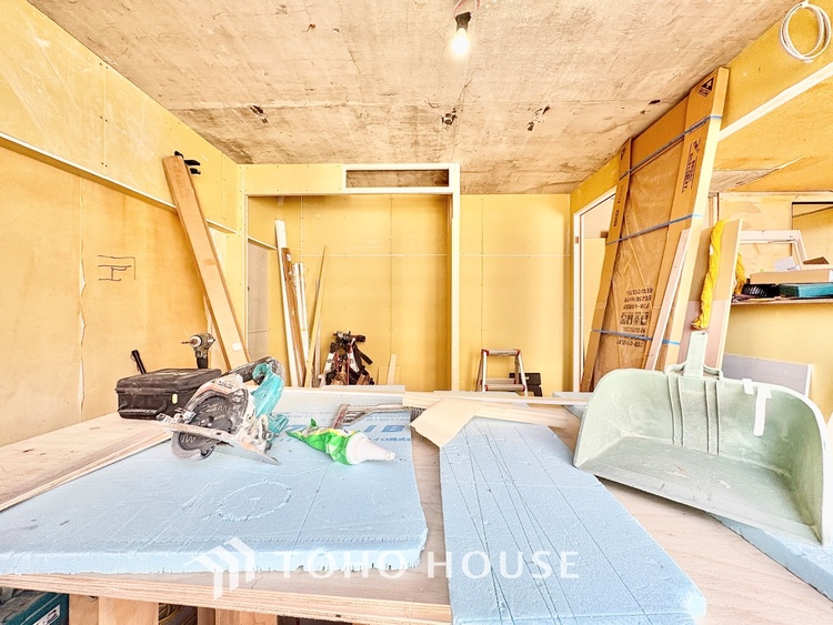 内装 ◆ここに在る◆事も無げに美しく、伝えるには筆舌に尽くし難い。豪華絢爛や華美と言う事ではなく、住まう者にとって暮らし易く心地がいいと言う美しさがこの住まいには込められている。