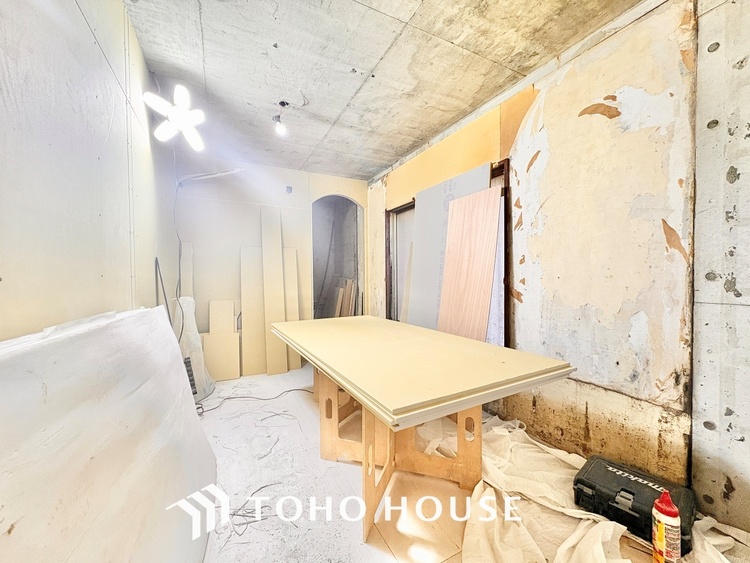 内装 ◆闇夜の輝き◆オレンジ色の光は大人になった今の僕にはわかる。1日の終わりを伝えに来たわけではなく、また明日が来る方へ導いてくれた事を。