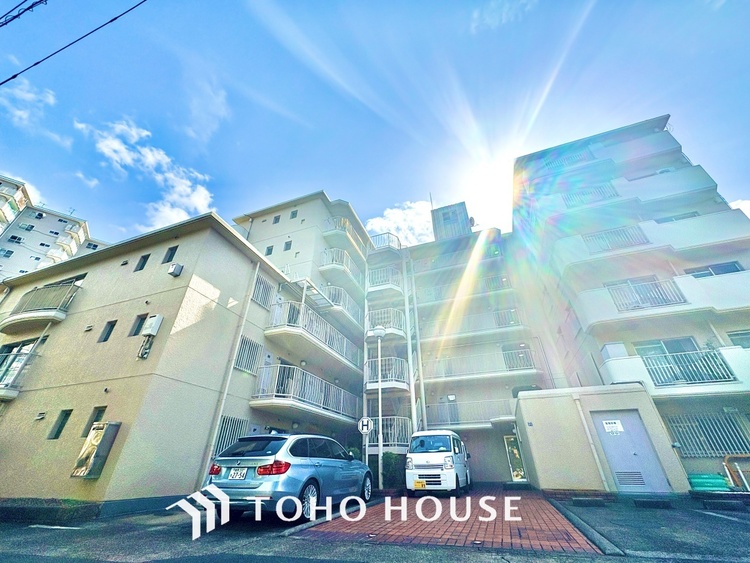 外観 ◆共有空間◆些細な事でほっぺを膨らまして怒る君。それでも僕達はこれからも一緒だよ。喧嘩をしても離れたくないから一つはさんだ同じ場所にいる。分かるよ。そこに君が