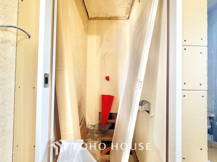 トイレ ◆トイレ◆トイレも全て新品に交換されており、清々しく新生活を始めることができます。白基調の清潔感のある空間に生まれ変わりました。