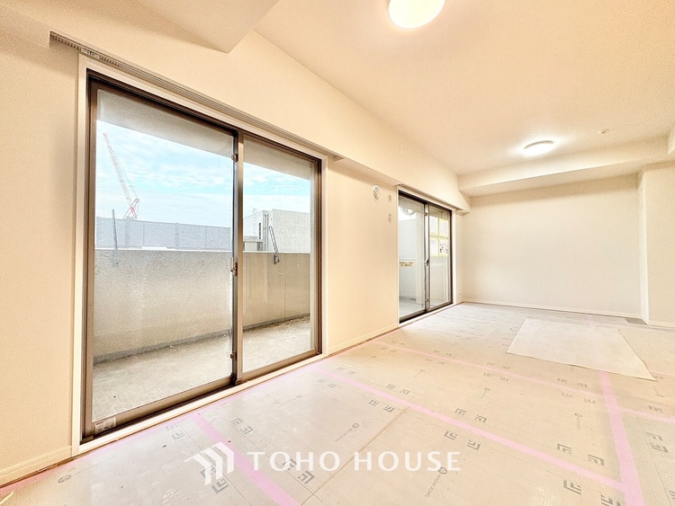 内装 【Green orchestra】◆緑の匂いに誘われて◆目を閉じれば深緑の香り。五感を研ぎ澄まし、日々の疲れを心から癒してくれる。深呼吸するほどに爽やかな薫りたち込める新緑にそと微笑む私達。