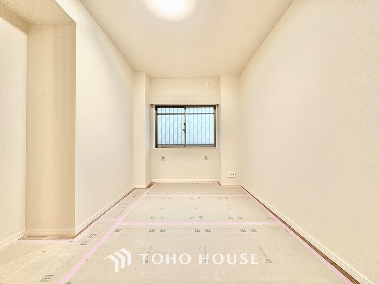 内装 ◆時を忘れる場所◆ここにはみんなが集い、食事と楽しい会話が始まる。話に夢中になりすぎて、ついつい時を忘れ夜半過ぎになってしまう。そんな束の間の幸せを感じさせてくれる場所でありたい。