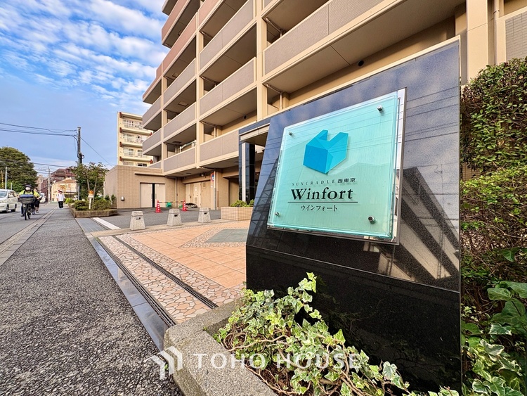 外観 【Entrance of your life】明るい玄関が家族を迎え入れる。今日はどんな一日が待っているんだろう。皆どんな一日を終えて帰ってくるんだろう。