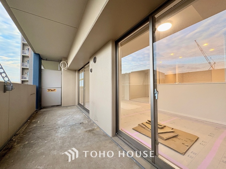 バルコニー 【the view of the sunlight】日差しと景色を取り入れつつ、プライベートな空間を演出するバルコニー