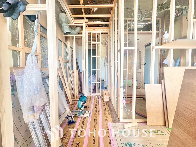 内装 ◆子供部屋◆冷涼な風、そよぐリビング。だんらんの場所はここから始まり、ここで終わる。家族の笑顔が集う素敵な場所だから、こだわり抜いた思いが詰まっているのだと思う。