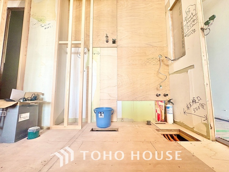 内装 ◆窓を開けると◆冷涼な風、そよぐリビング。だんらんの場所はここから始まり、ここで終わる。家族の笑顔が集う素敵な場所だから、こだわり抜いた思いが詰まっているのだと思う。