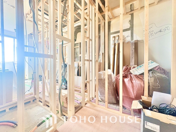 風呂 ◆浴室◆の温もりを感じ、ふわりと寄り添う太陽の妖精たちが自然と僕達を微睡ませる。うとうとしたい訳ではないがそんな時間が嫌いじゃない自分がここにいる。