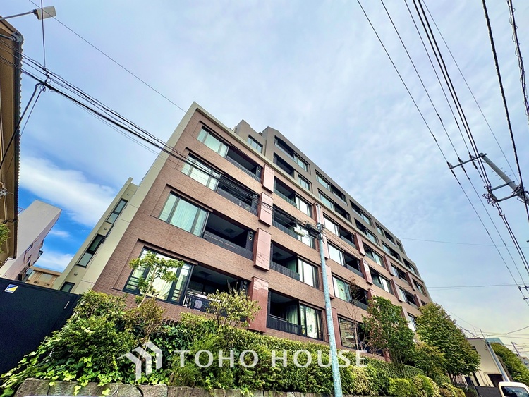 外観 ◆共有空間◆些細な事でほっぺを膨らまして怒る君。それでも僕達はこれからも一緒だよ。喧嘩をしても離れたくないから一つはさんだ同じ場所にいる。分かるよ。そこに君が