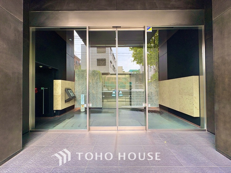 外観 ◆木漏れ日◆の様な採光が優しく足元を照らし、心地いい暮らしの道しるべを写し出す。この空間で過ごす家族との語らいの時間がとても素敵で幸せを感じるかもしれない。