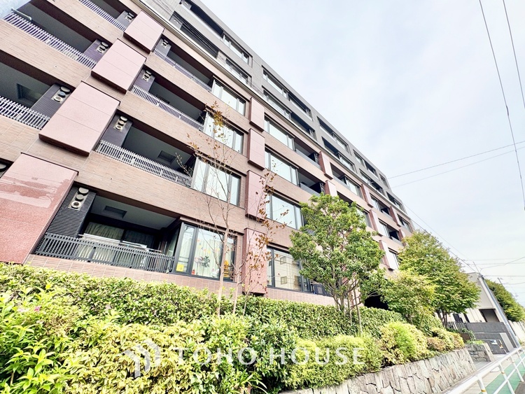 外観 ◆今宵の食卓◆ダウンライトに反射するグラスを眺めながらワインを注ぐ。トクトクと心地いい音をさせながら、フランスの古城を思わせる薫りがたちこめ、とても幸せな時を過ごせる。