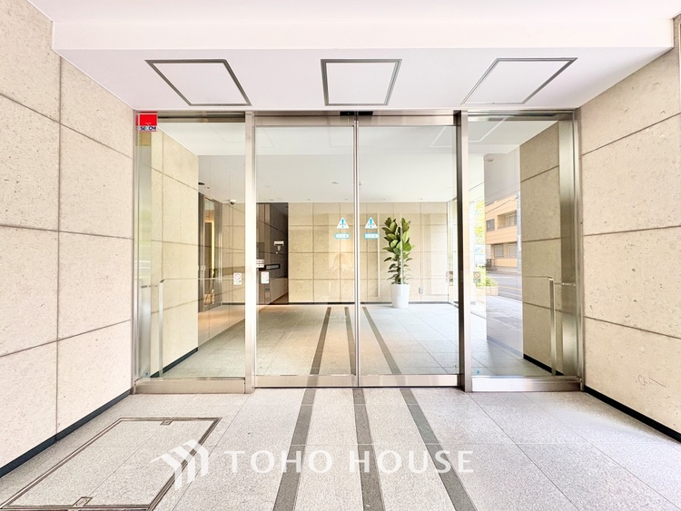 外観 ◆間接照明◆オレンジ色の光が僕達を大人な気分にさせる。静かで優しく語りかけるその光は、今日の終わりを告げてくれ、でも明日にはいい事が必ず来るよ。そんな囁きが聞こえてくる