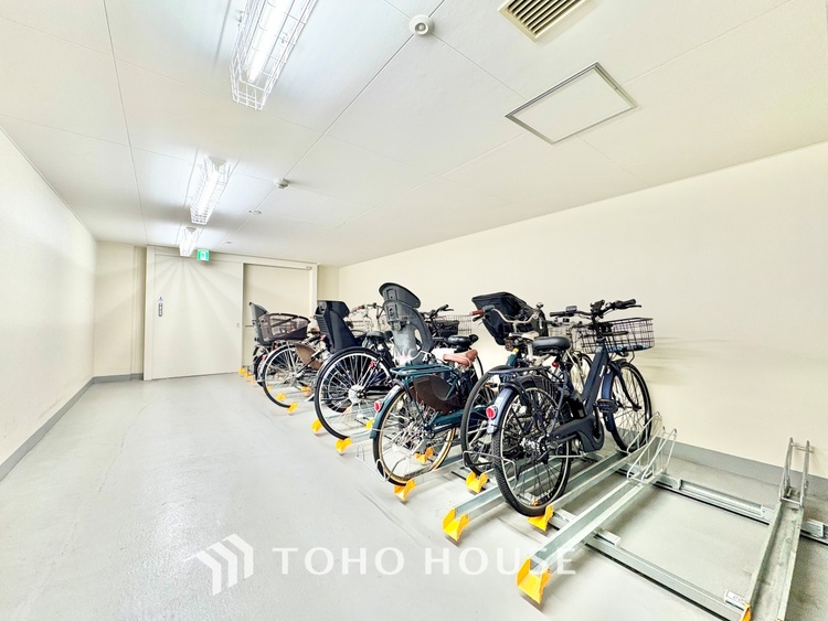 外観 ◆今宵の食卓◆ダウンライトに反射するグラスを眺めながらワインを注ぐ。トクトクと心地いい音をさせながら、フランスの古城を思わせる薫りがたちこめ、とても幸せな時を過ごせる。