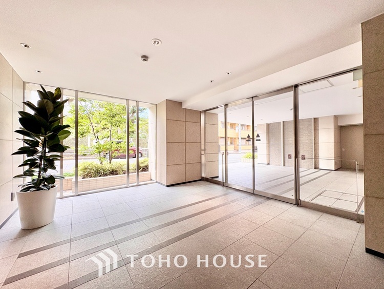 外観 ◆リビング◆そこには目を輝かせ笑顔で見つめてくれる君がいて、「おかえり」の言葉がこだまする。何気ない日々の挨拶は僕にとっては幸せで、同時に君の瞳にも恋している。