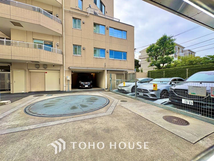 外観 ◆今宵の食卓◆ダウンライトに反射するグラスを眺めながらワインを注ぐ。トクトクと心地いい音をさせながら、フランスの古城を思わせる薫りがたちこめ、とても幸せな時を過ごせる。