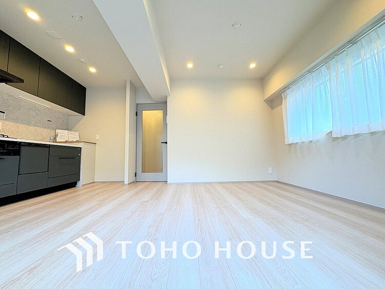 内装 上質な時間を育む暮らしのメインステージ。寛ぎとコミュニケーションを育む居心地のよい場所