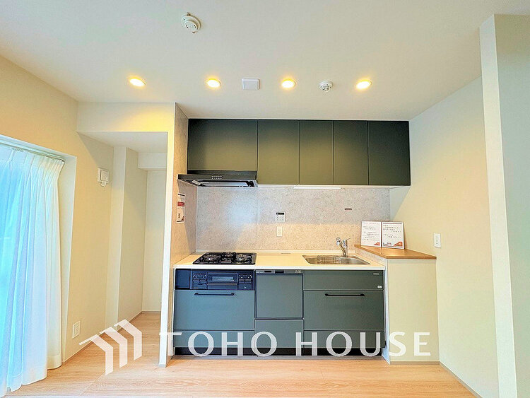 キッチン 落ち着きのあるカラーで統一された清潔感と気品が溢れるキッチン