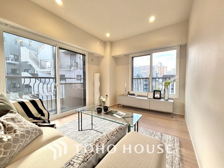 内装 使いやすく、明るい洋室に仕上がります。子供部屋や趣味のお部屋にご利用できます。ご自身で家具などを配置し、素敵な空間を創り上げられます。