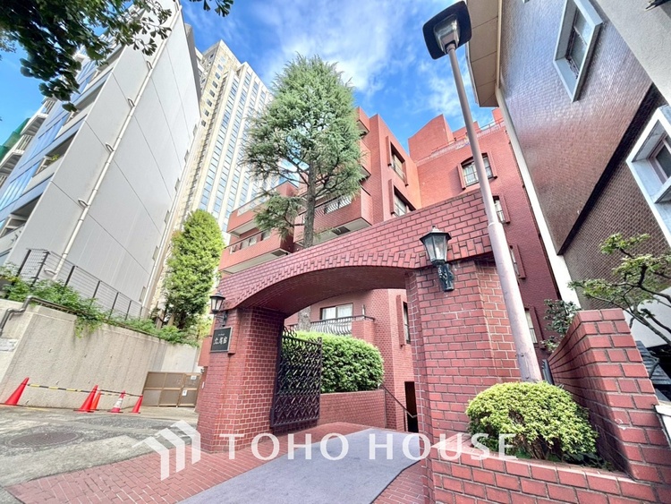 外観 漂う上質な空気感、マンションに入れば「おかえりなさい」と笑顔で迎えてくれるエントランス。最良の心配りを感じるマンションでした。