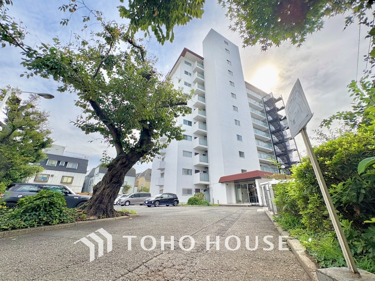 外観 漂う上質な空気感、マンションに入れば「おかえりなさい」と笑顔で迎えてくれるエントランス。最良の心配りを感じるマンションでした。