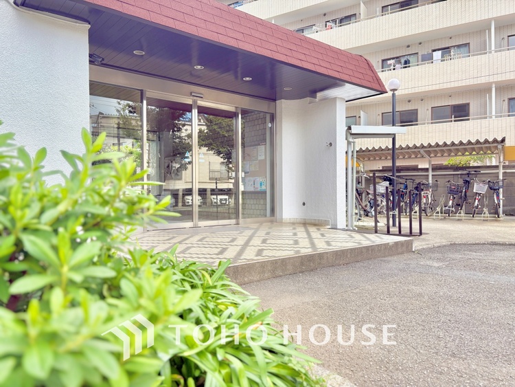 エントランス 漂う上質な空気感、マンションに入れば「おかえりなさい」と笑顔で迎えてくれるエントランス。最良の心配りを感じるマンションでした。