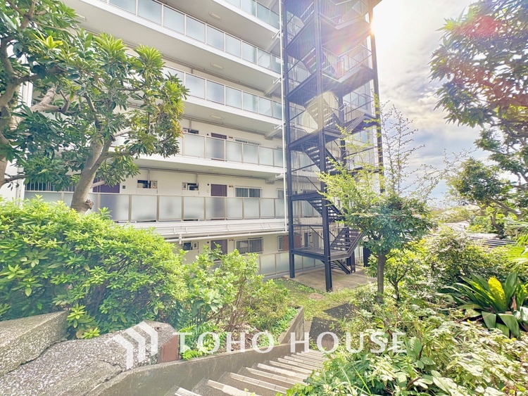 駐車場 家族みんなの笑顔が、笑い声が絶えない幸せいっぱいのこの場所で新たな生活が始まる。