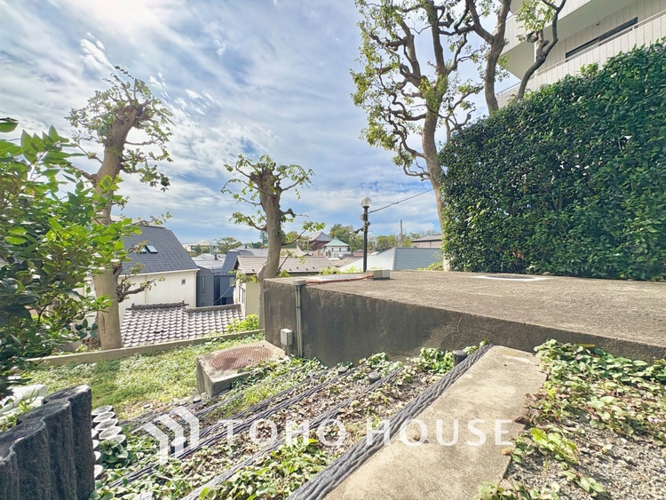 駐車場 家事動線に配慮したプランによりご家族がくつろげる明るく広い空間が確保できました。