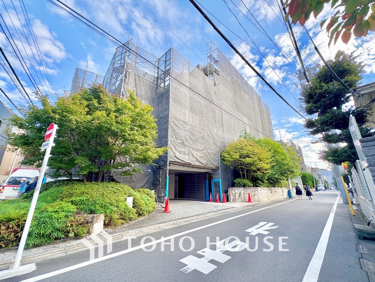 その他 風の通り道。舞い込んでくる風が優しく躍り、室内に爽やかな空気を運んでくる。そこに季節の息吹を感じて、いまがどんな季節なのかを実感する。