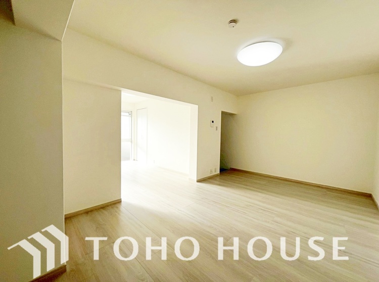 内装 ◆瀟洒な空間◆落ち着きのある彩が見事に調和させた瀟洒な空間を演出。ここに集まる家族の会話と笑顔が絶え間なく続く幸せな空間。