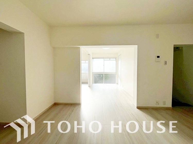 内装 「想像していた以上に広い」が写真を撮っているときの感想です。家事動線に配慮したプランによりご家族がくつろげる明るく広い空間が確保できました。