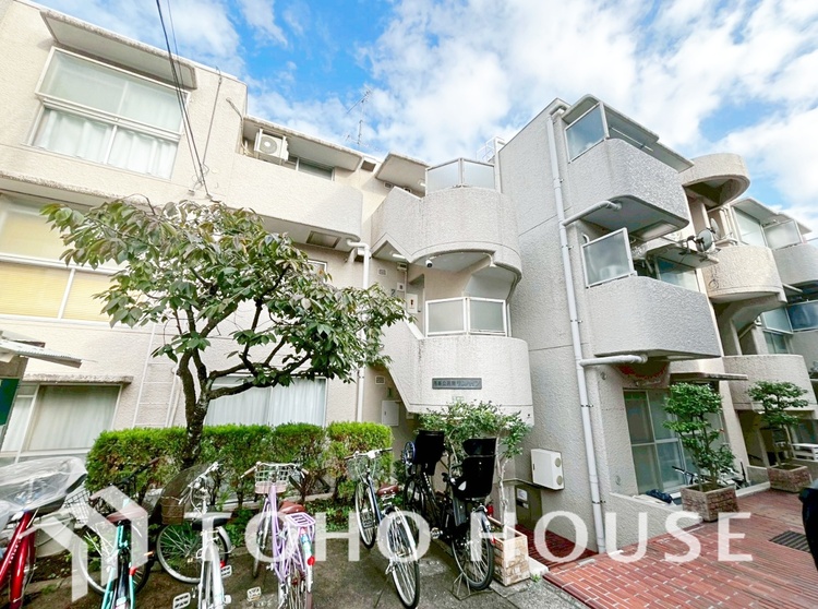 外観 漂う上質な空気感、マンションに入れば「おかえりなさい」と笑顔で迎えてくれるエントランス。最良の心配りを感じるマンションでした。