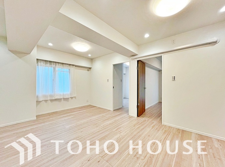 内装 ◆瀟洒な空間◆落ち着きのある彩が見事に調和させた瀟洒な空間を演出。ここに集まる家族の会話と笑顔が絶え間なく続く幸せな空間。