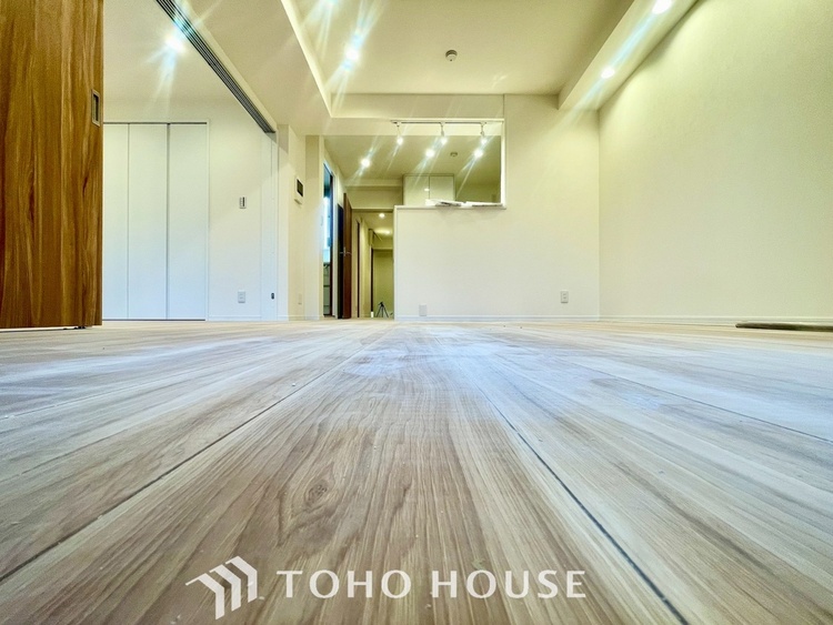 内装 【LIVING】◆陽光◆が差し込む。この開放的なLDKに家族の笑顔が集う。家族が一緒に過ごす空間は明るく、そして居心地よく。