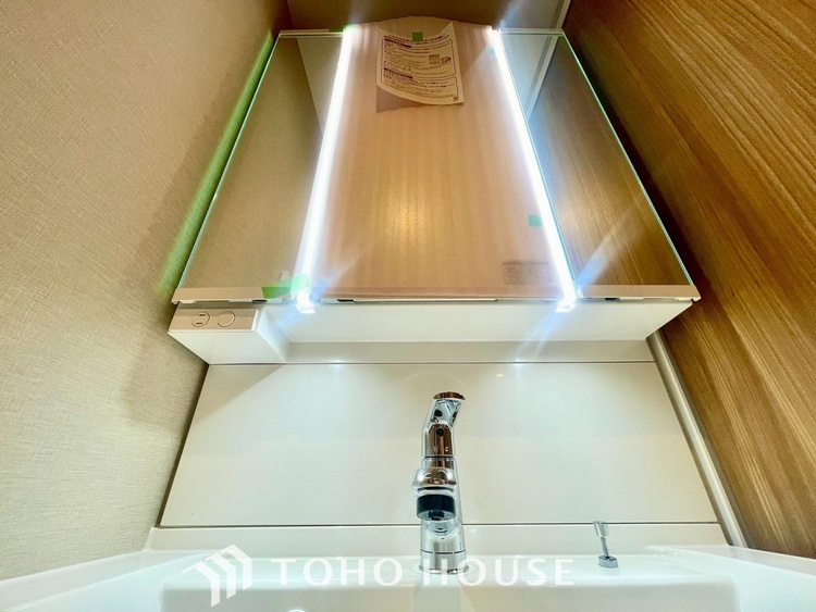 洗面 【WASHROOM】◆快適◆煌びやかな暮らしの中にも忘れたくない快適さ。大きな収納が助けてくれます。