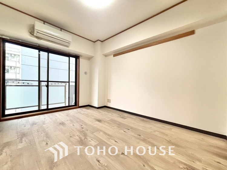 内装 風の通り道。舞い込んでくる風が優しく躍り、室内に爽やかな空気を運んでくる。