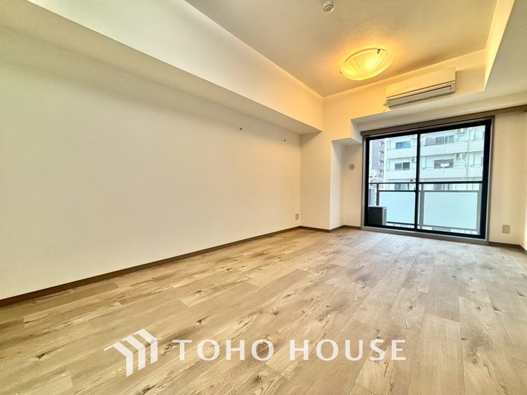 内装 叶えたかったのは落ち着きのあるナチュラルな風合い、そして開放感があるリビング。優雅な気分に浸れる幸せな時間を家族が自然と集まりたくなるこの空間で。