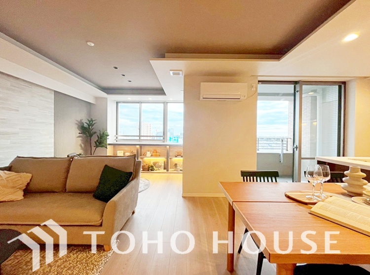 内装 【living】居心地のいい暮らしには欠かせない眩い採光。