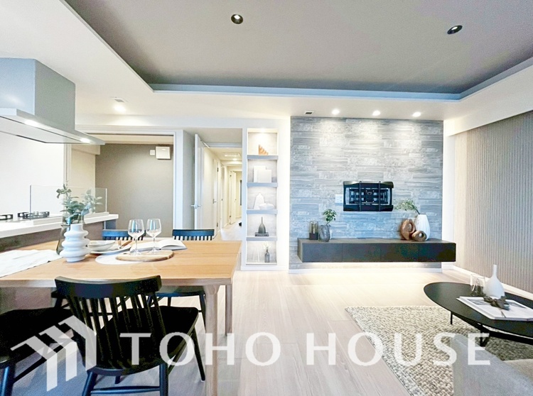 内装 ◆瀟洒な空間◆落ち着きのある彩が見事に調和させた瀟洒な空間を演出。ここに集まる家族の会話と笑顔が絶え間なく続く幸せな空間。