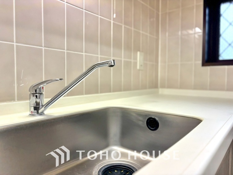 キッチン ◆愛育◆キッチンは家族の絆を育む大切な空間。シンプルで使い易いSystemKitchenで愉しく作る料理は愛情のある美味しいご馳走に。家族で使える広々としたダイニングキッチンです。